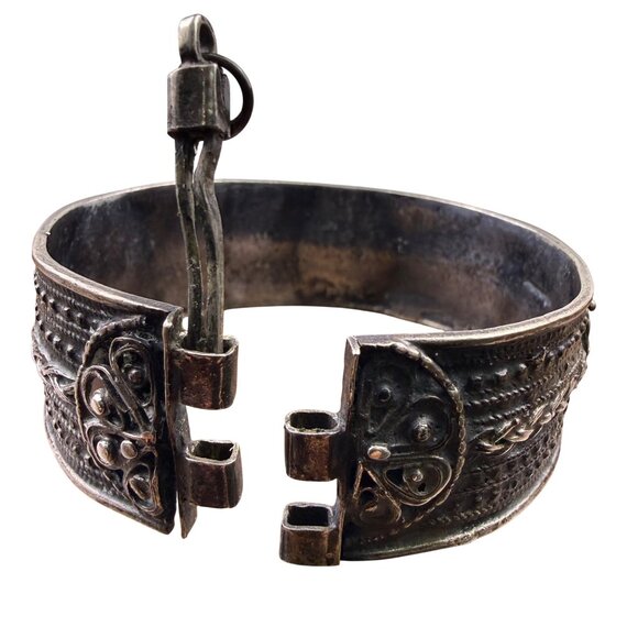 Antique Unknown Womens Silver Tone Metal Hinged Bracelet Intricate Handmade Desi - Picture 4 of 7